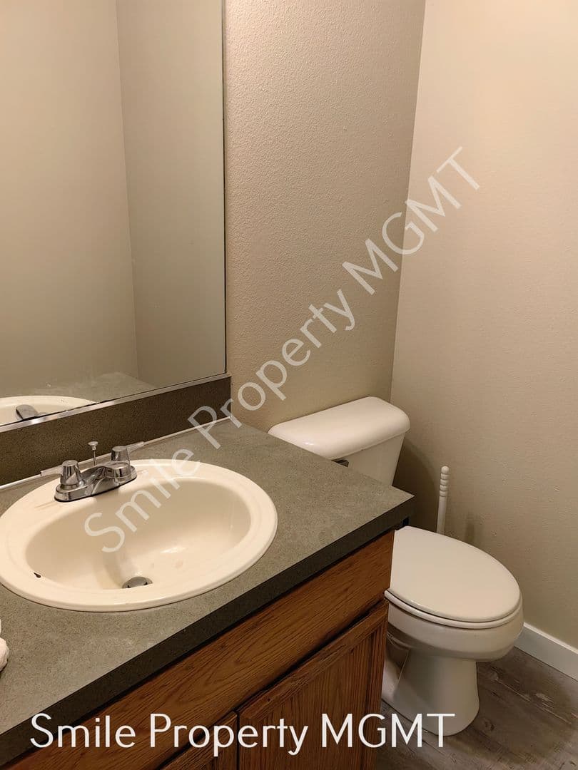 Portland House: 12616 Southeast Taggart Street