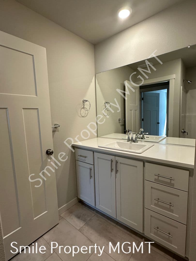 Tigard House: 16684 SW Darling Ln