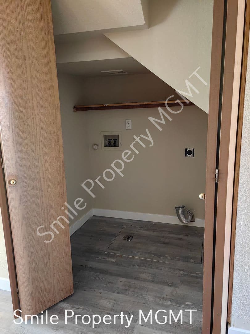 Portland House: 12616 Southeast Taggart Street
