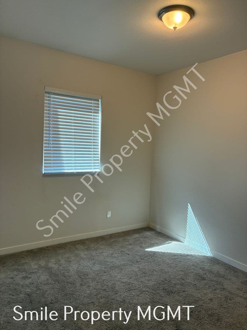 Portland Apartment: 6940 Southeast Long Street