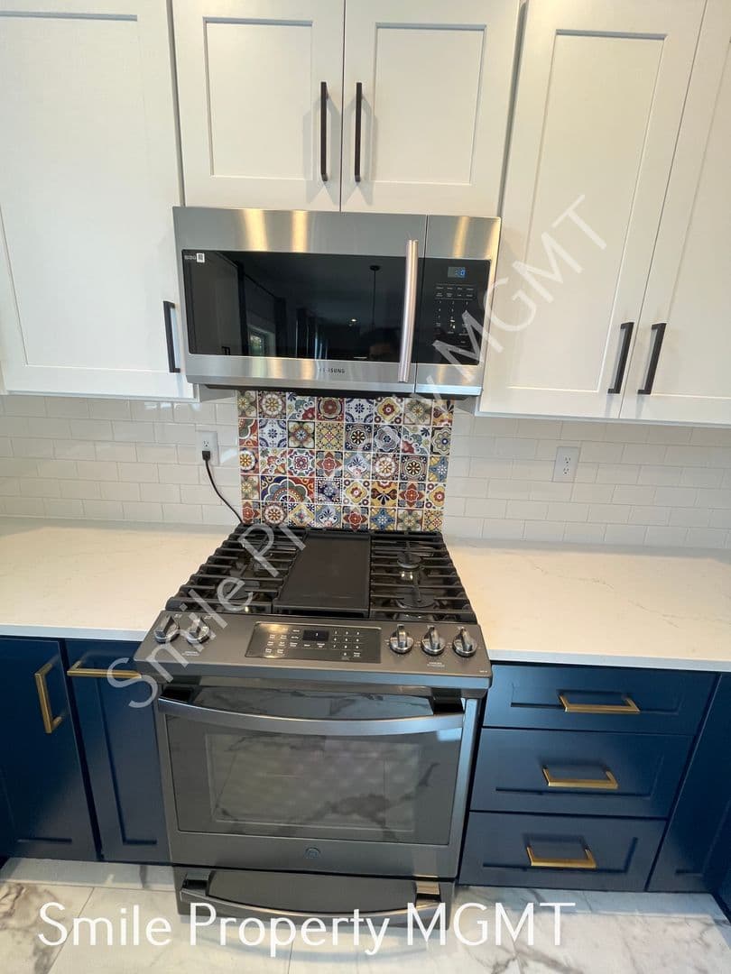 Hillsboro House: 4524 SE Oakhurst Street