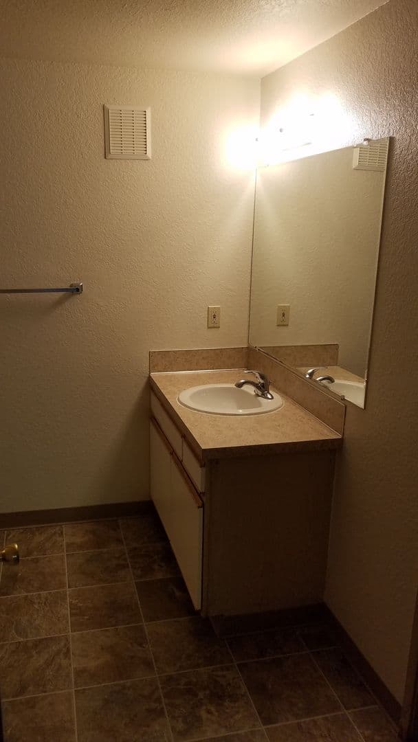 Keizer Apartment: 1026 Ring Street NE