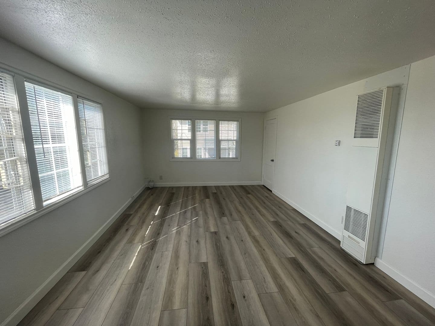 Roseburg Apartment: 1104 NE Freemont Ave