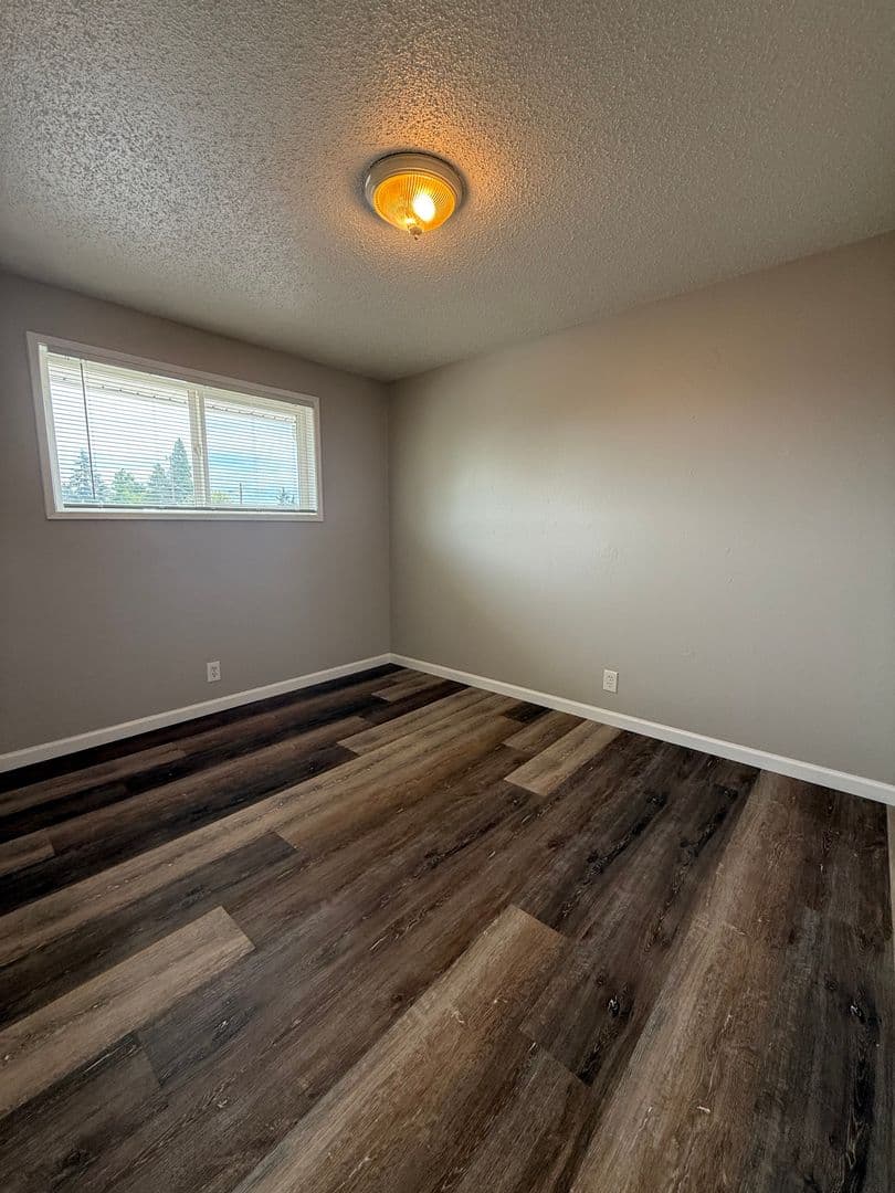 Albany Apartment: 910 18th Ave SE