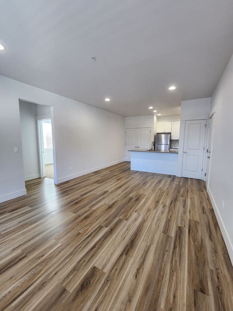 Keizer Apartment: 1065 Clearview Ave NE
