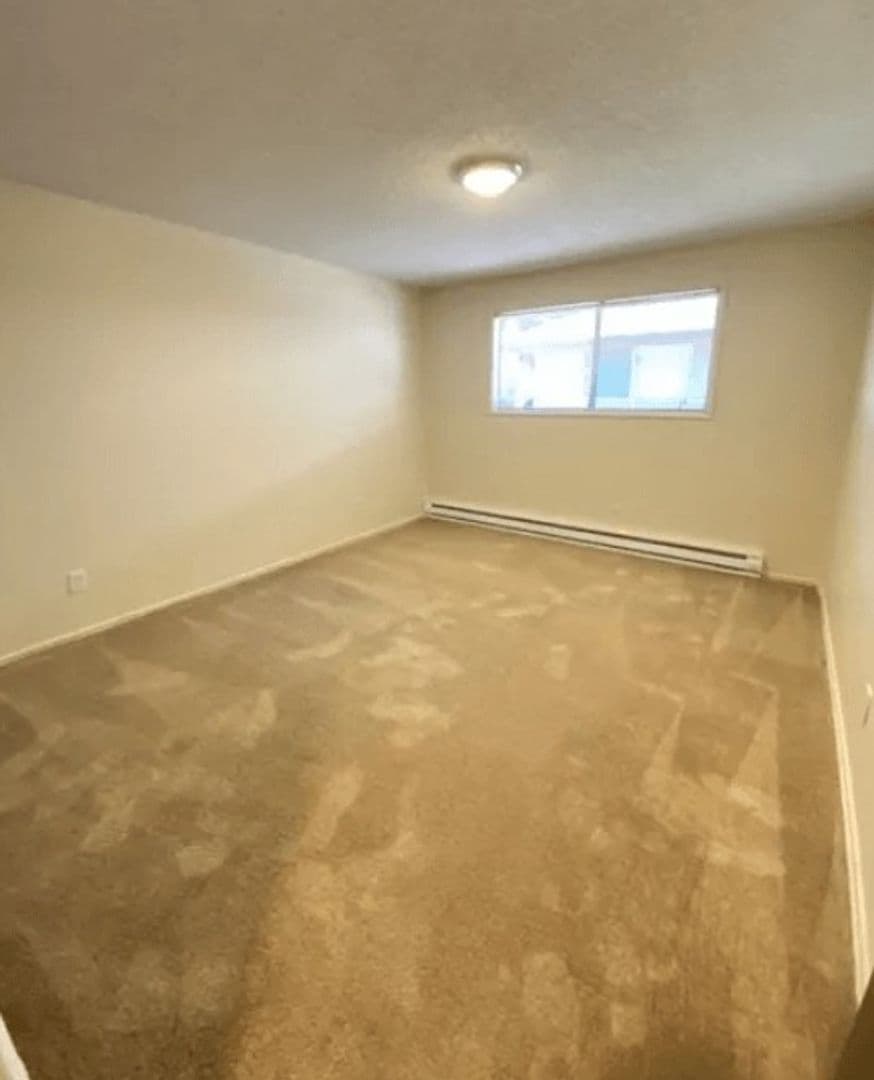 Salem Apartment: 158 Friendship Ave SE
