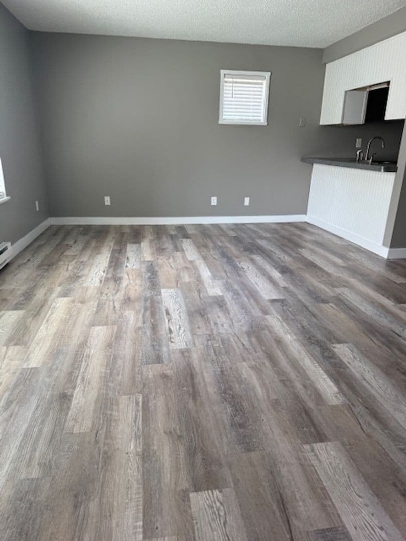 Salem Apartment: 2500 Lancaster Drive NE