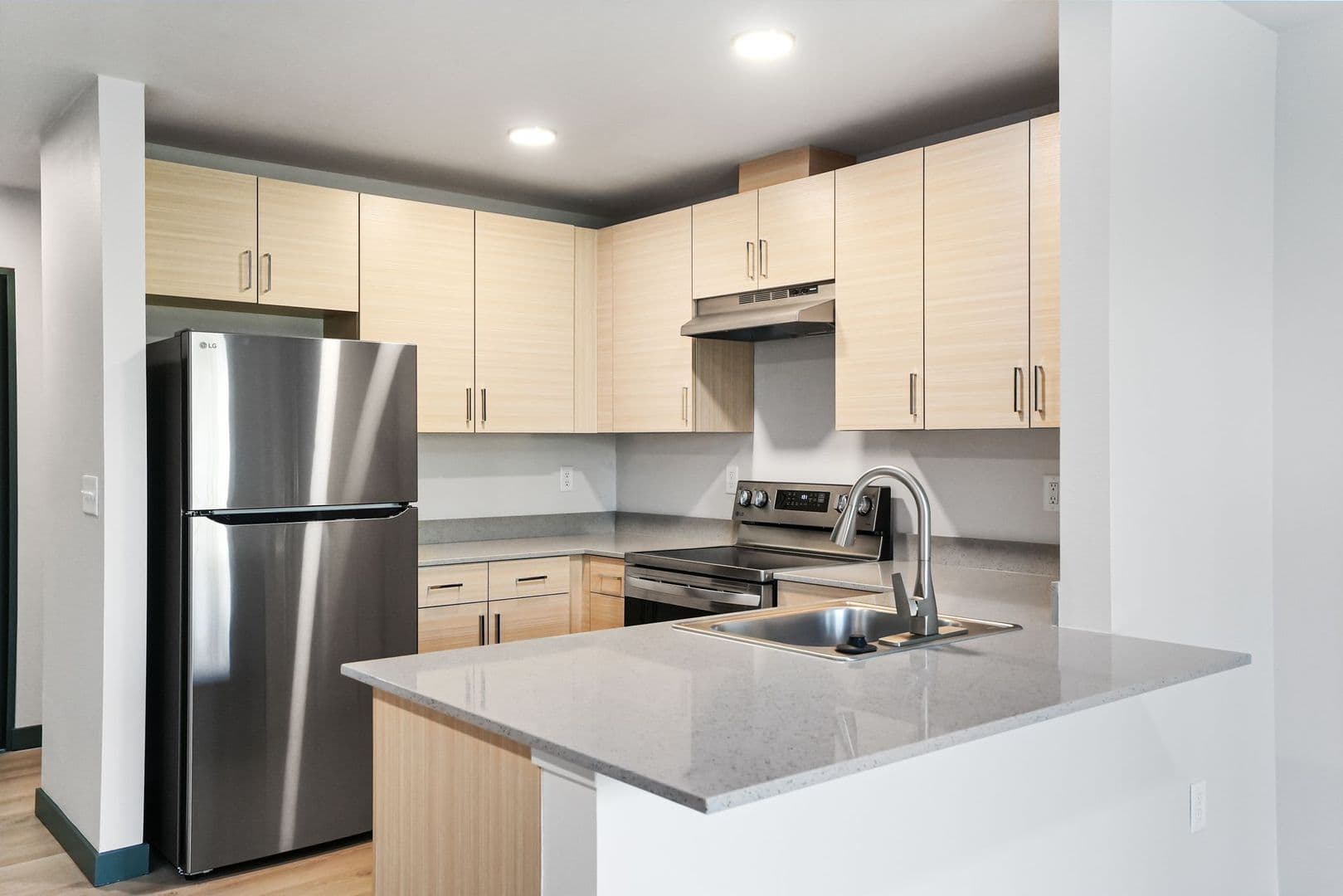 Lebanon Apartment: 305 East Airport Road