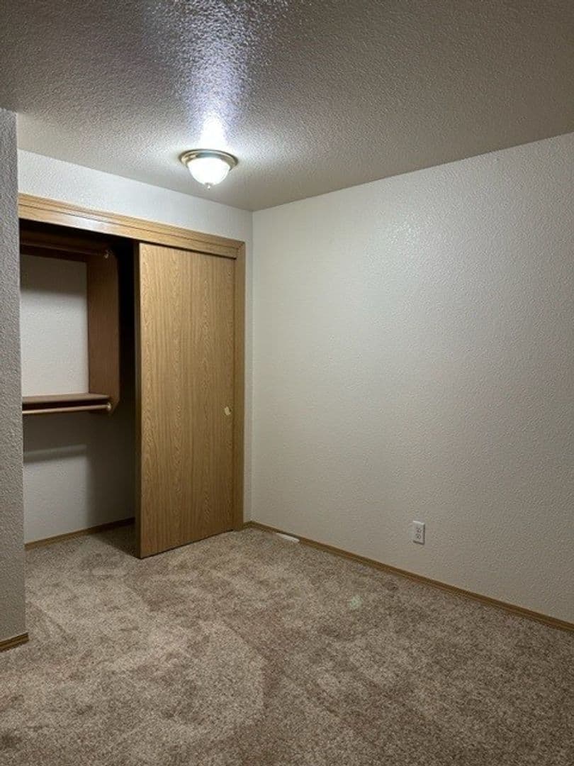 Keizer Apartment: 581 Manbrin Drive NE