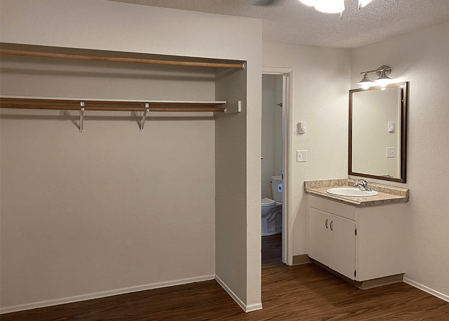 Monmouth Apartment: 775 N Knox Street