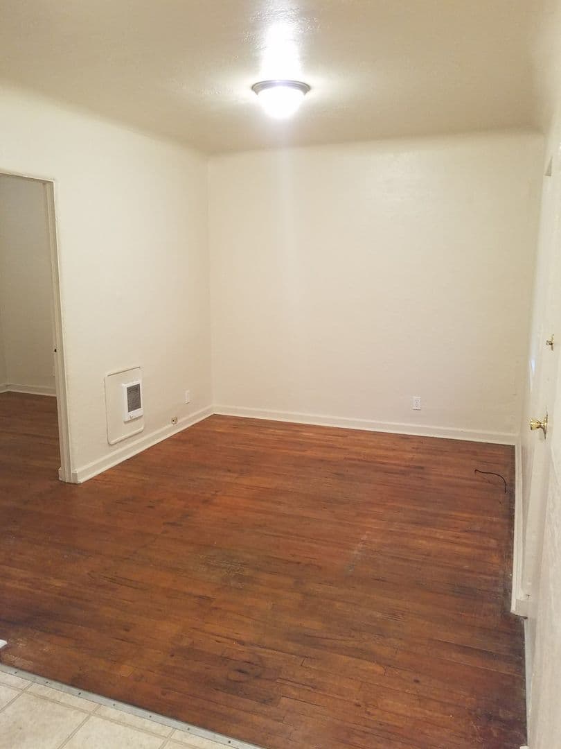 Salem Apartment: 1642 13th St SE
