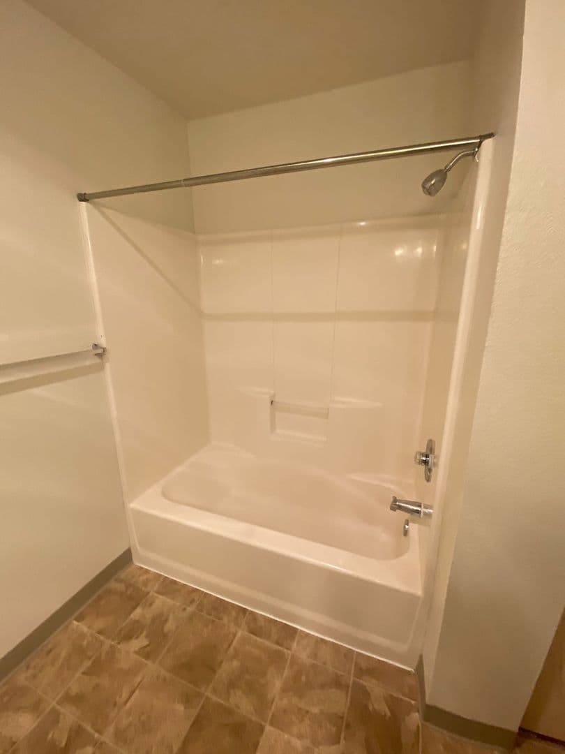 Albany Apartment: 3320 Jackson Street SE