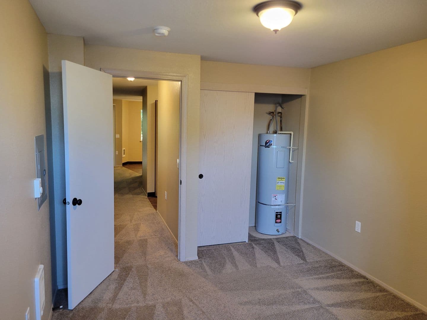Salem Apartment: 435 Vista Ave SE