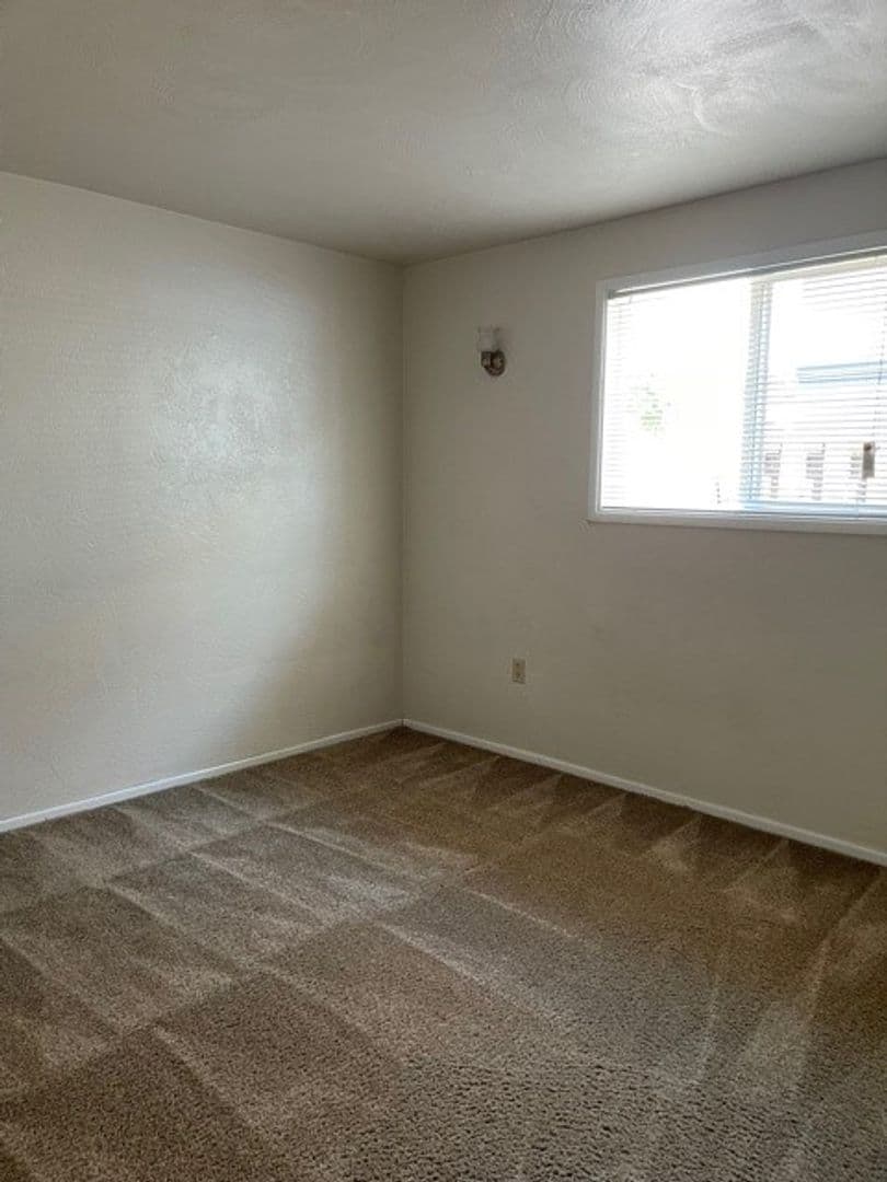 Salem Apartment: 1143 6th Street NW