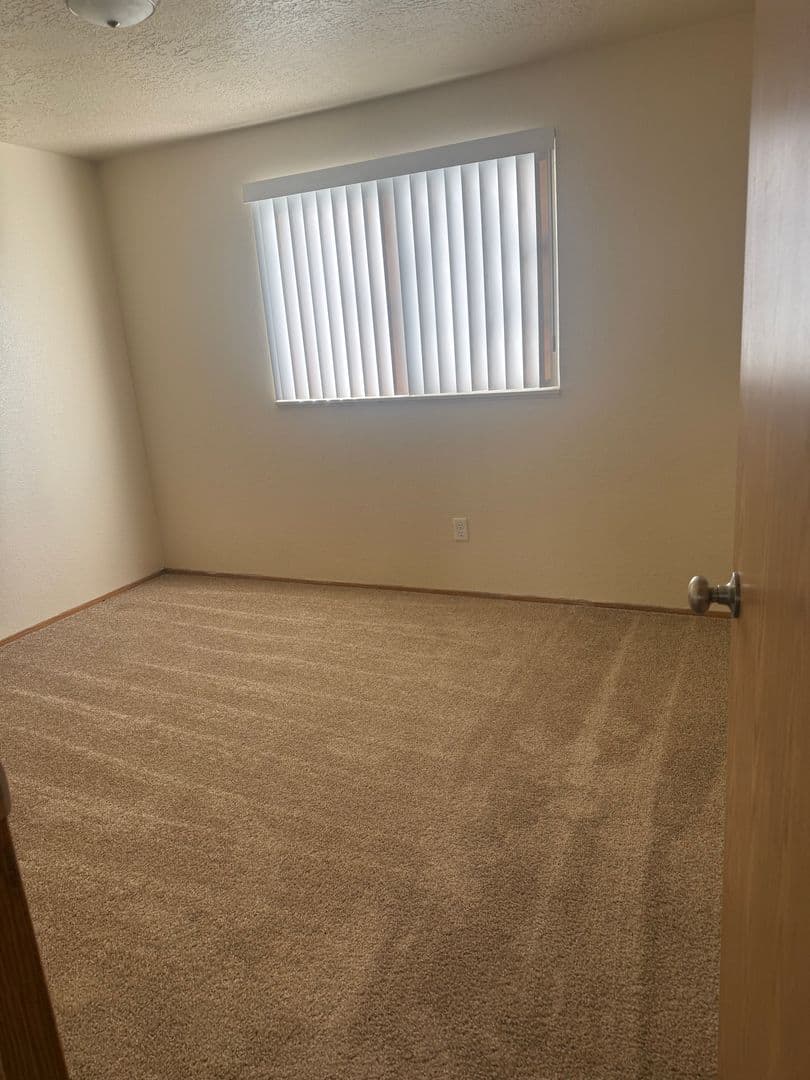 Salem Apartment: 4209 Satter Place NE