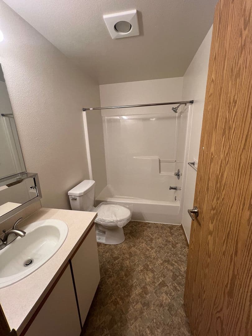 Albany Apartment: 872 Belmont Avenue SW