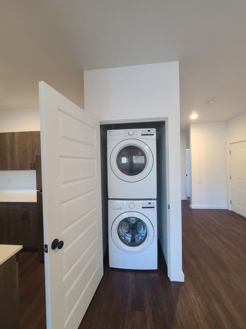 Sweet Home Apartment: 987 Long St