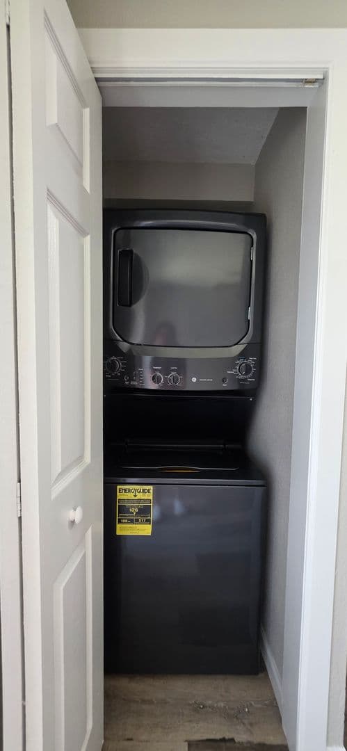 Salem Apartment: 4006 Satter Drive NE