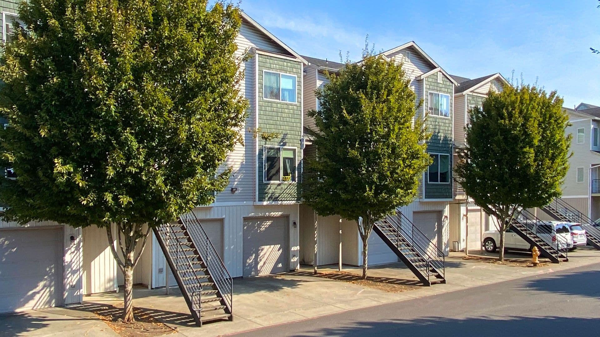 Salem Townhome: 3930 Sunnyview Road NE