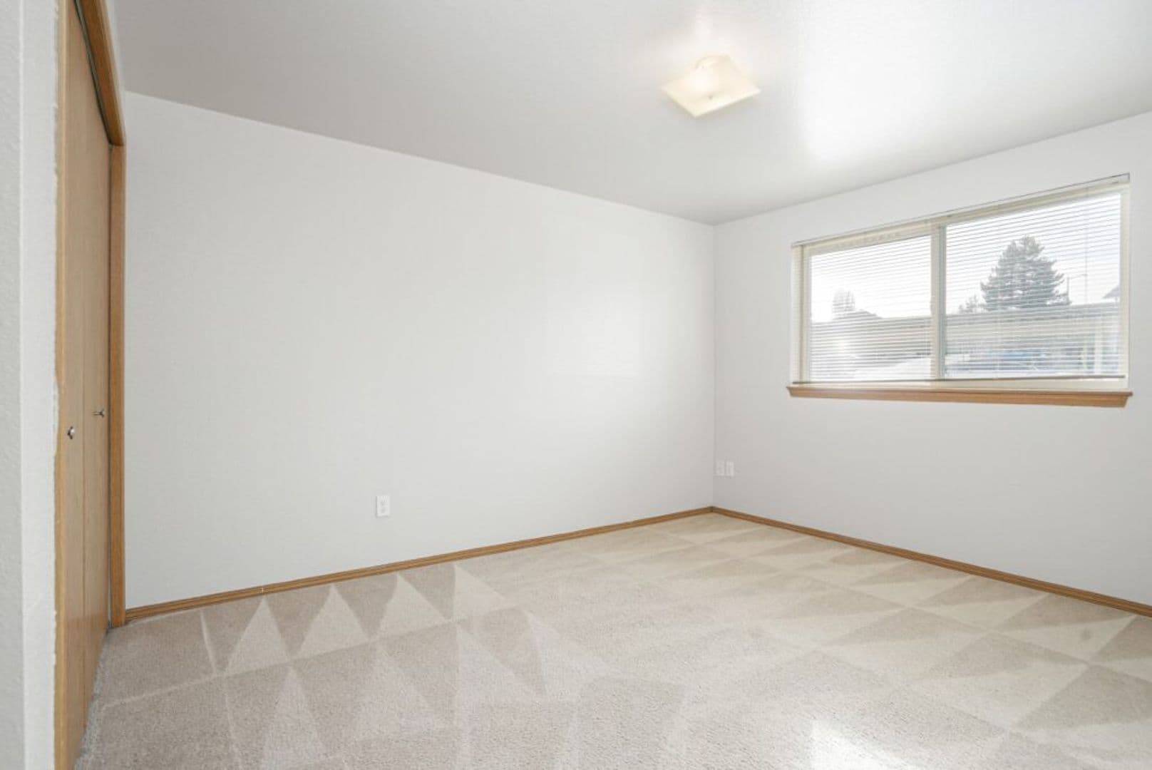 Salem Apartment: 2108 Red Oak Dr S