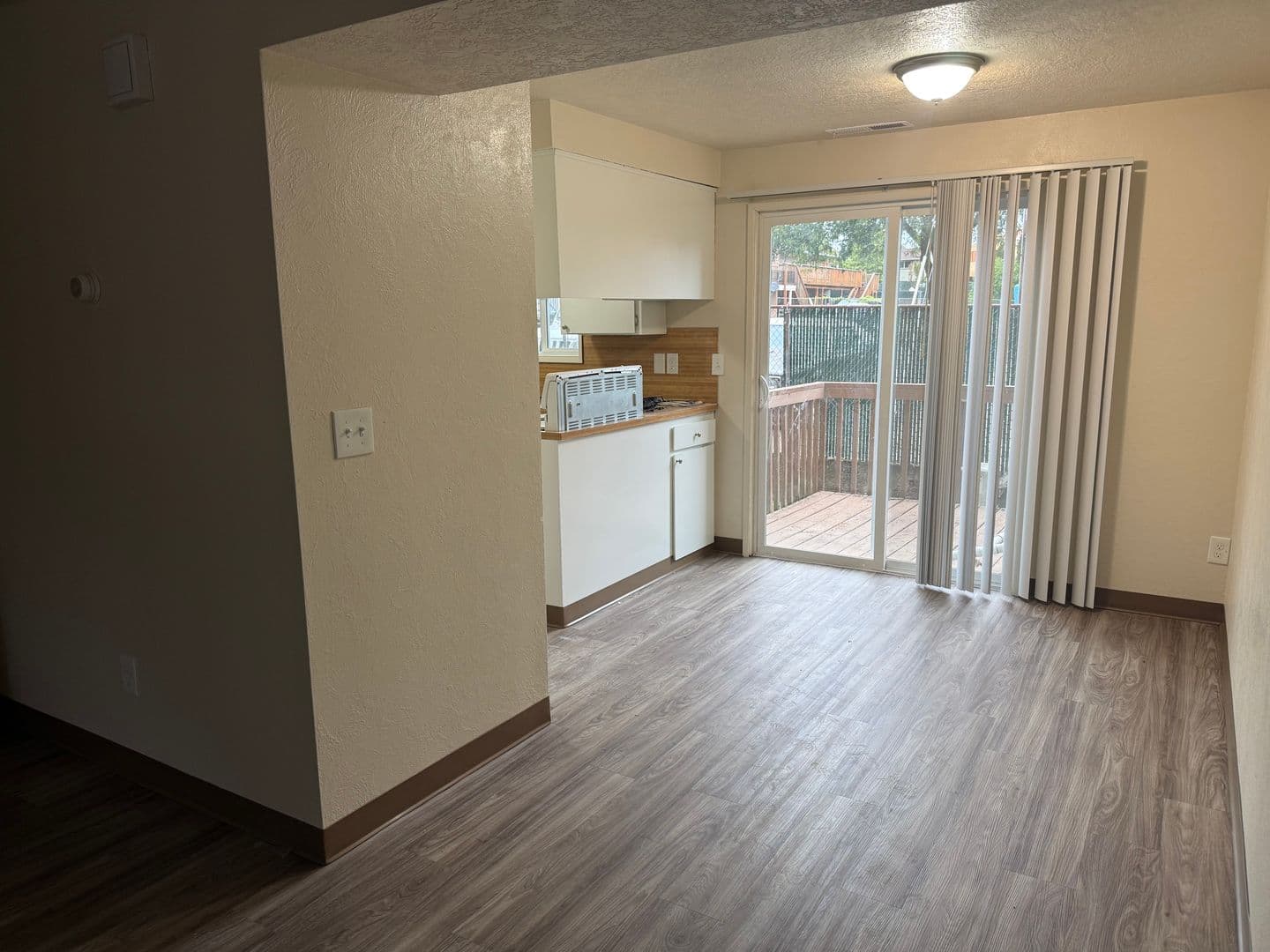 Salem Apartment: 180 Stoneway Drive NW