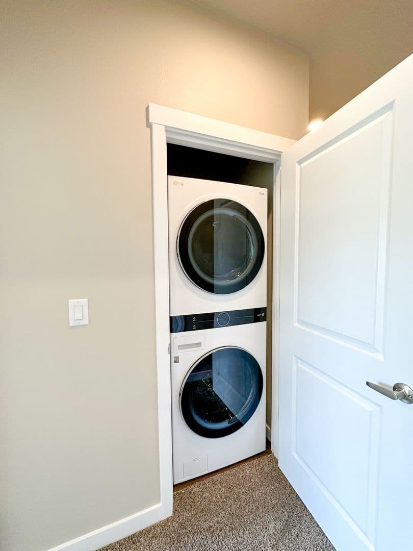 Salem Apartment: 4624 Lancaster Dr NE