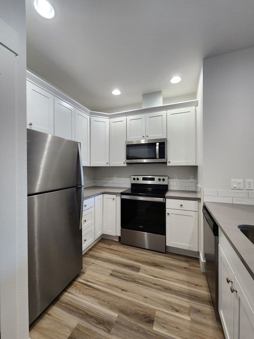 Keizer Apartment: 1065 Clearview Ave NE