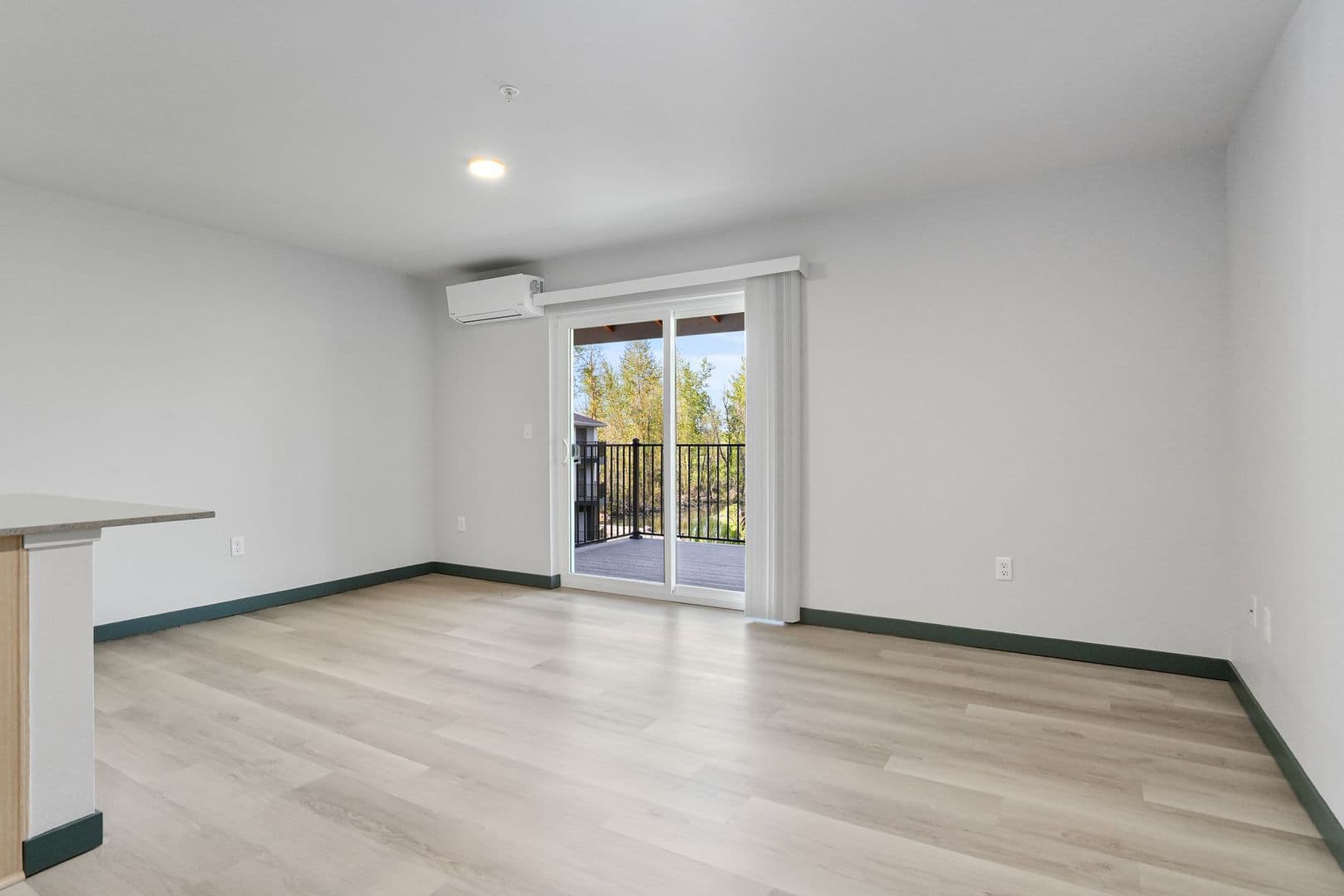 Lebanon Apartment: 305 East Airport Road