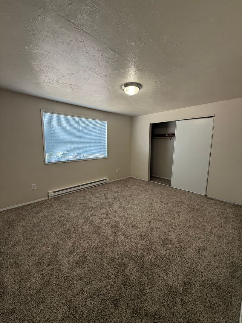 Salem Apartment: 3755 Hawthorne Ave NE