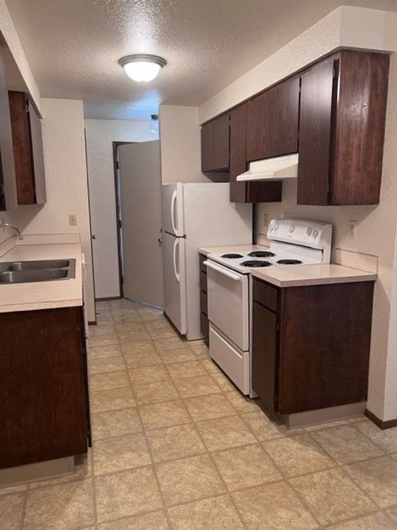 Keizer Apartment: 601 Chemawa Road N