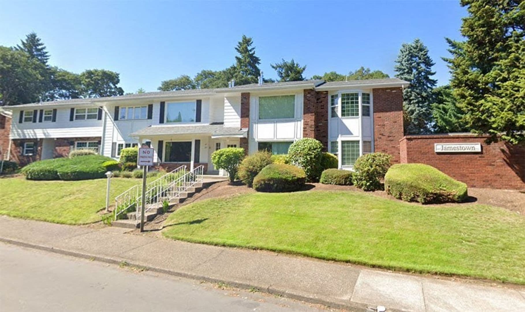 Salem Apartment: 261 Missouri Ave S