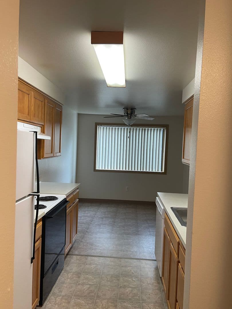 Keizer Apartment: 581 Manbrin Drive NE