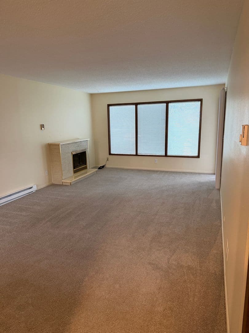 Salem Apartment: 530 13th Street NE