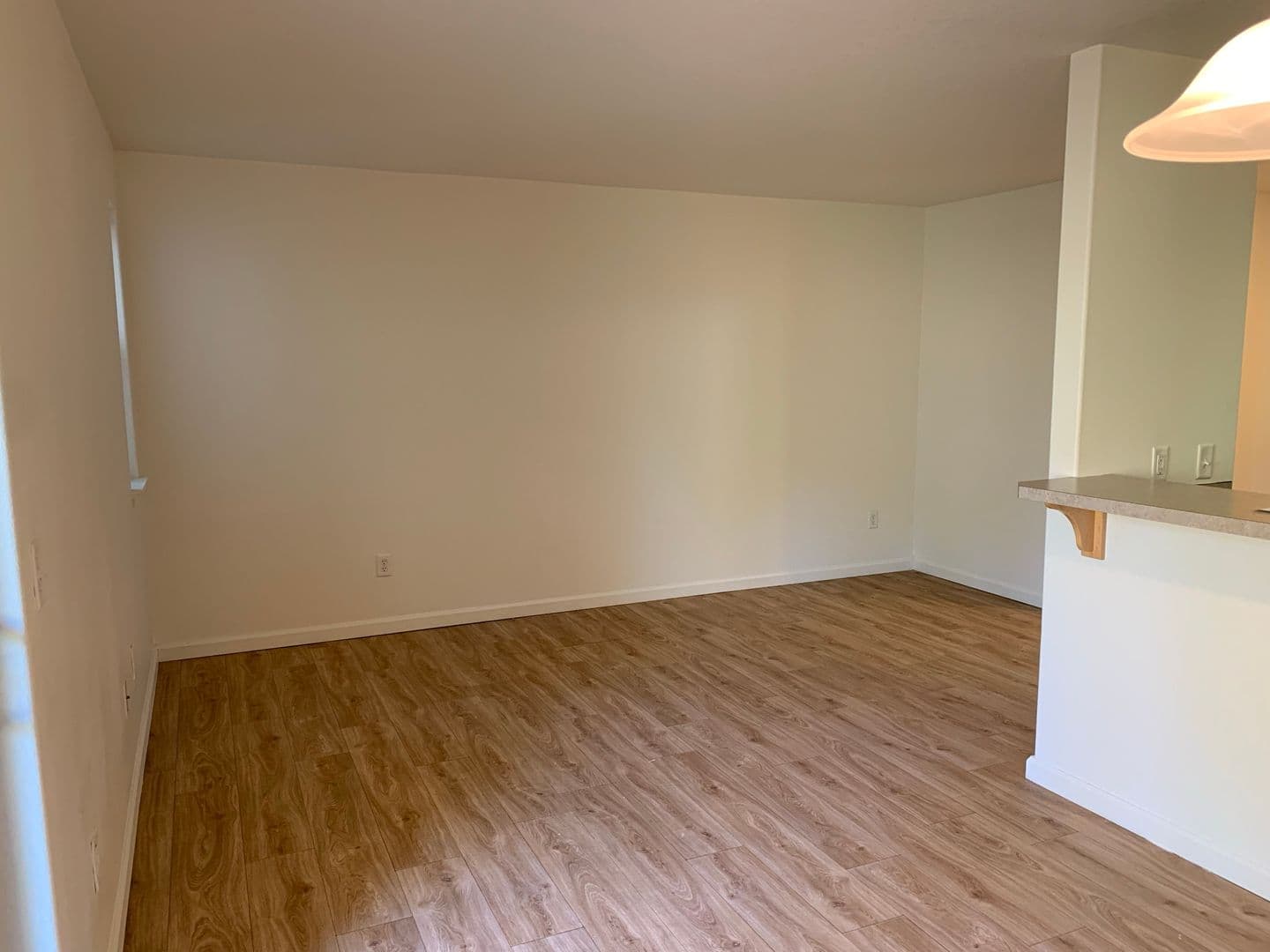 Sutherlin Apartment: 233 NW Sherman St