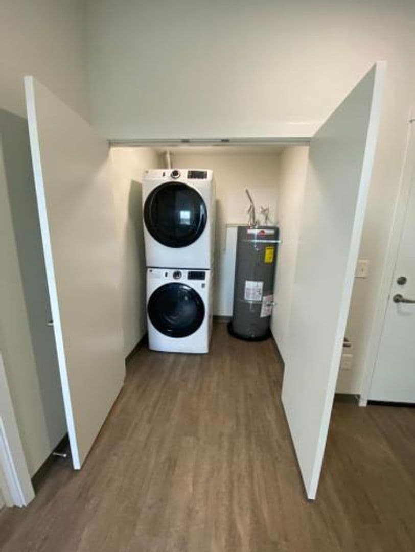 Salem Apartment: 990 Broadway St NE