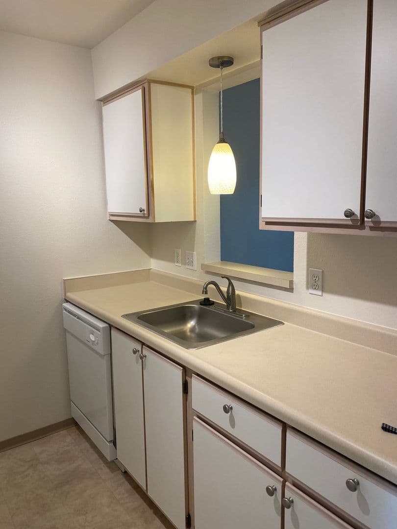 Albany Apartment: 3320 Jackson Street SE