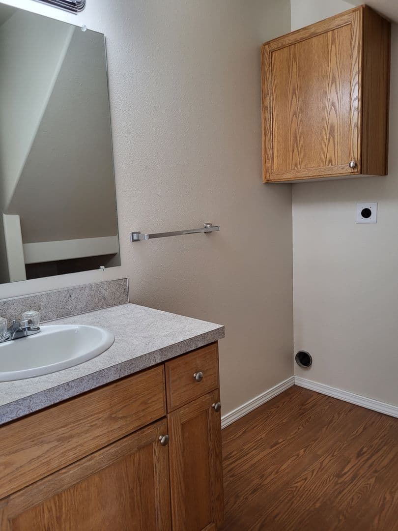Salem Apartment: 2429 Michael Drive NE