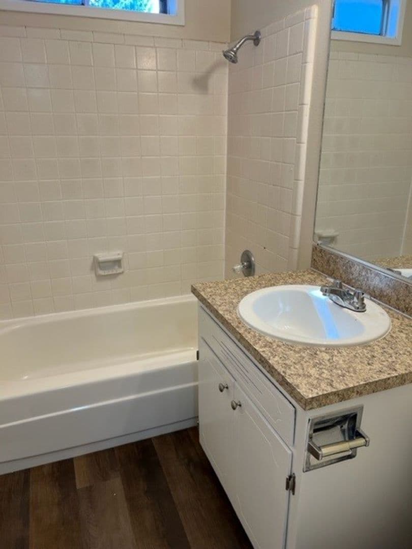 Keizer Apartment: 4975 13th Ave NE