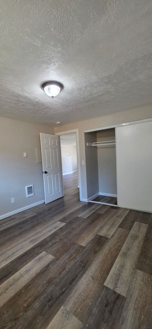 Salem Apartment: 4006 Satter Drive NE