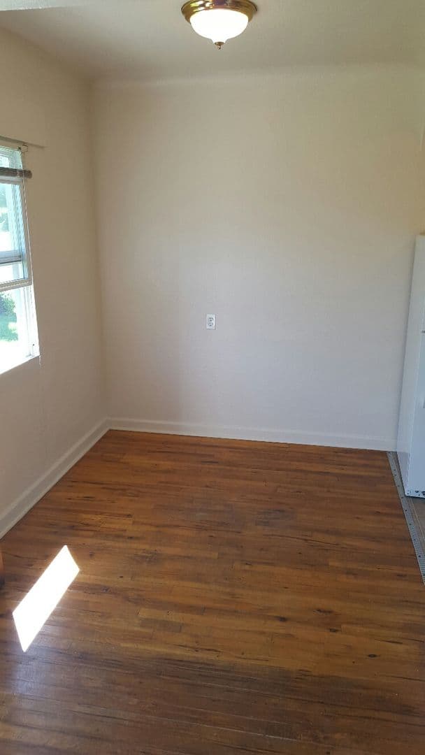 Salem Apartment: 1642 13th St SE