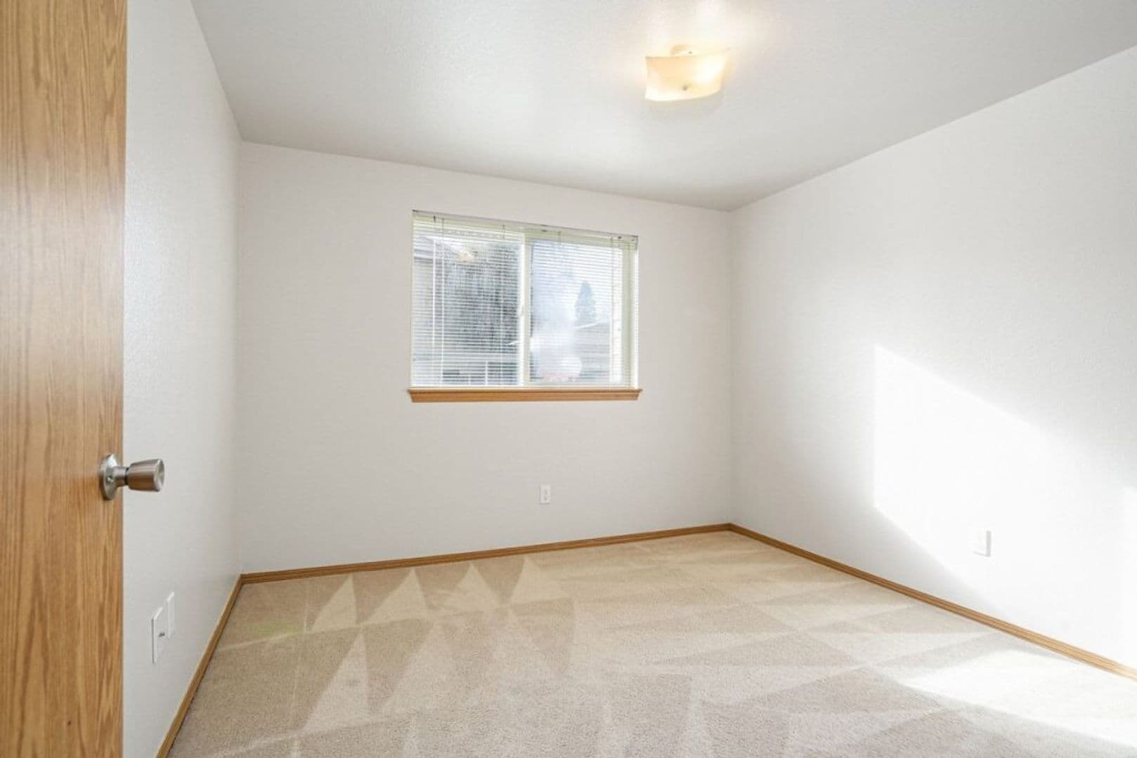 Salem Apartment: 2108 Red Oak Dr S