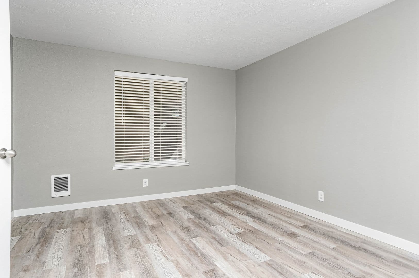 Salem Apartment: 2500 Lancaster Drive NE