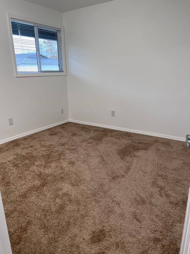 Salem Apartment: 3459 Hawthorne Ave NE