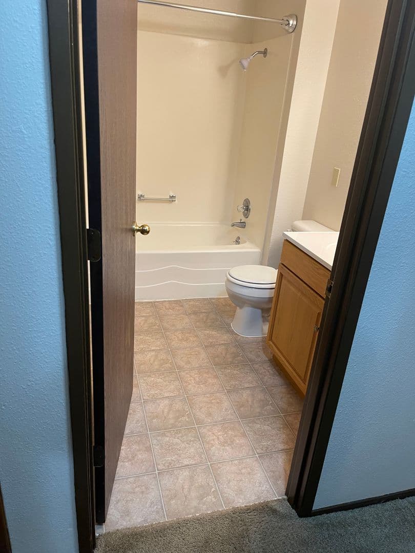 Keizer Apartment: 687 Bever Drive NE