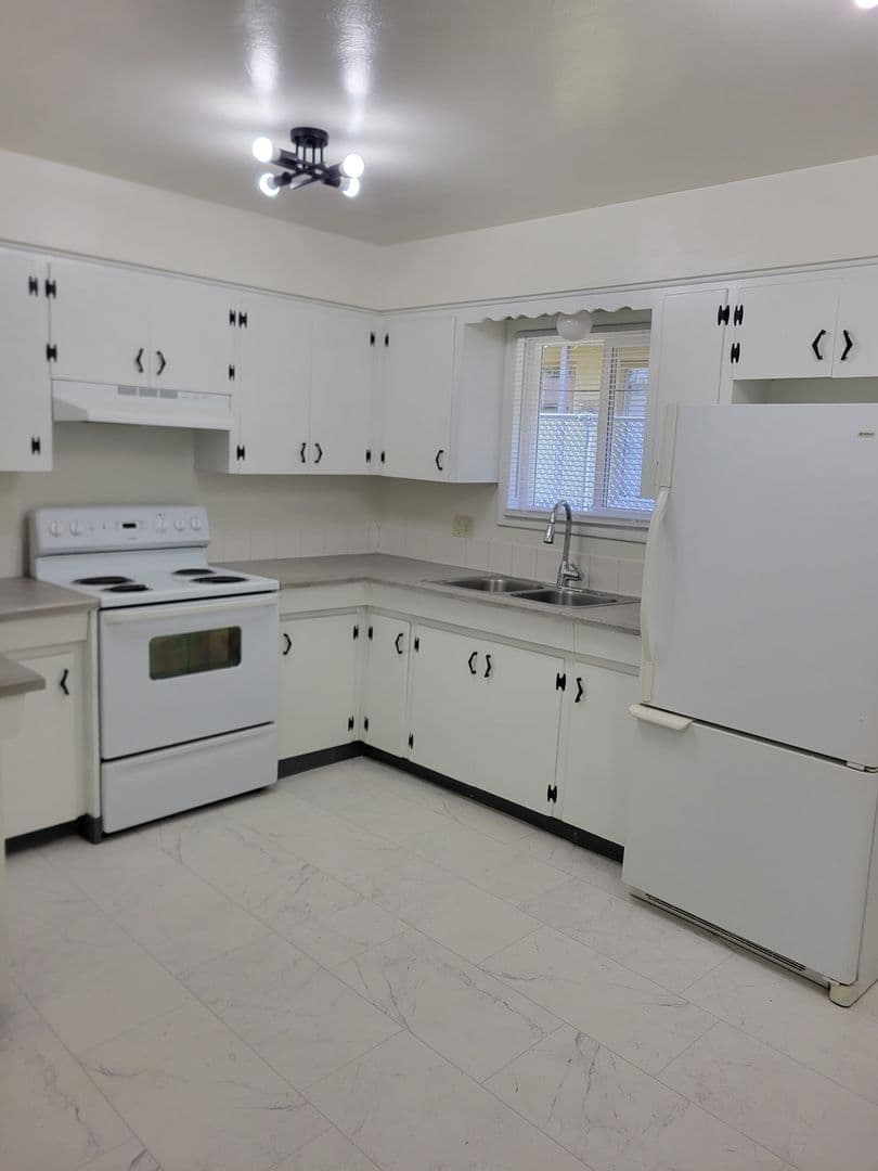 Salem Apartment: 2551 Hyde Ct SE