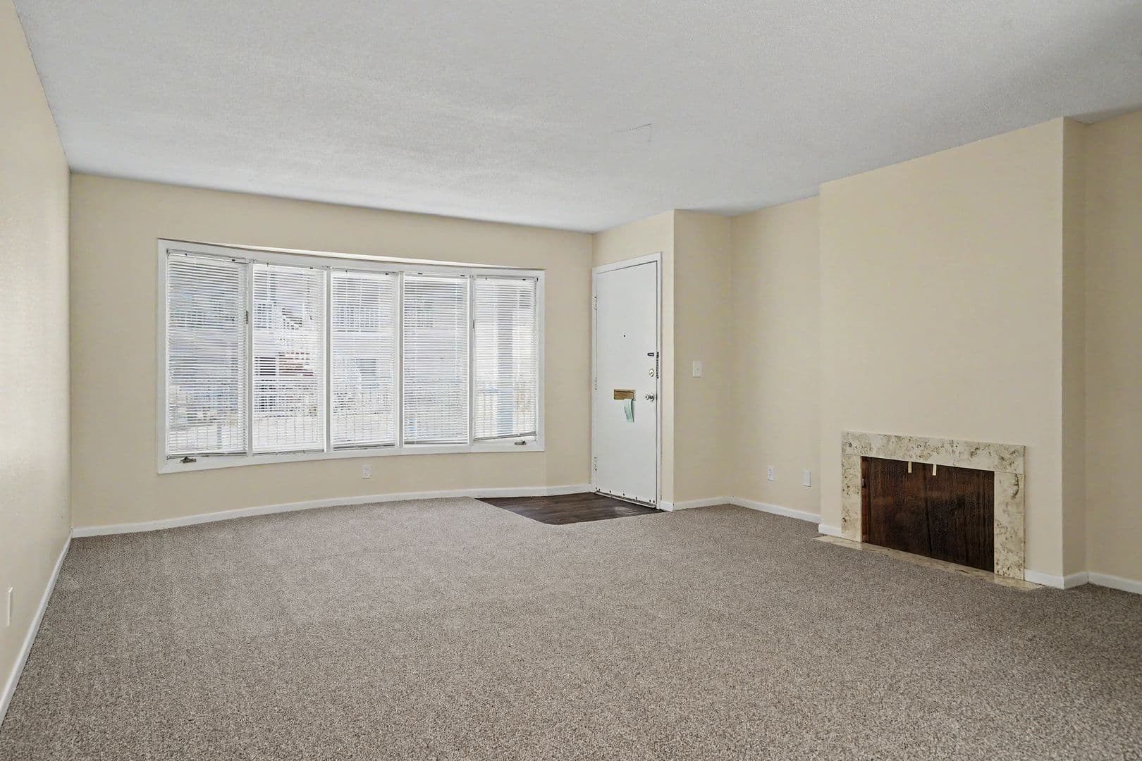 Salem Apartment: 260 Wilson St S