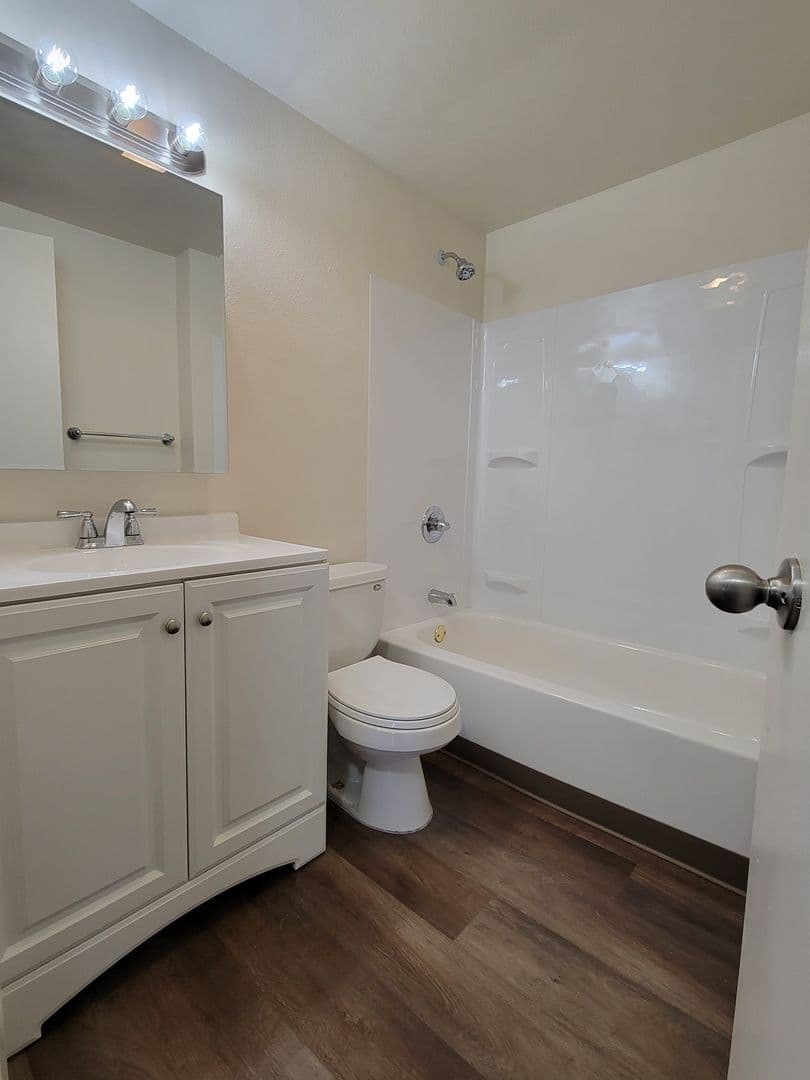 Salem Apartment: 4251 32nd Place NE