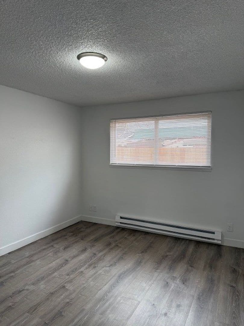 Salem Apartment: 3414 30th Ave NE