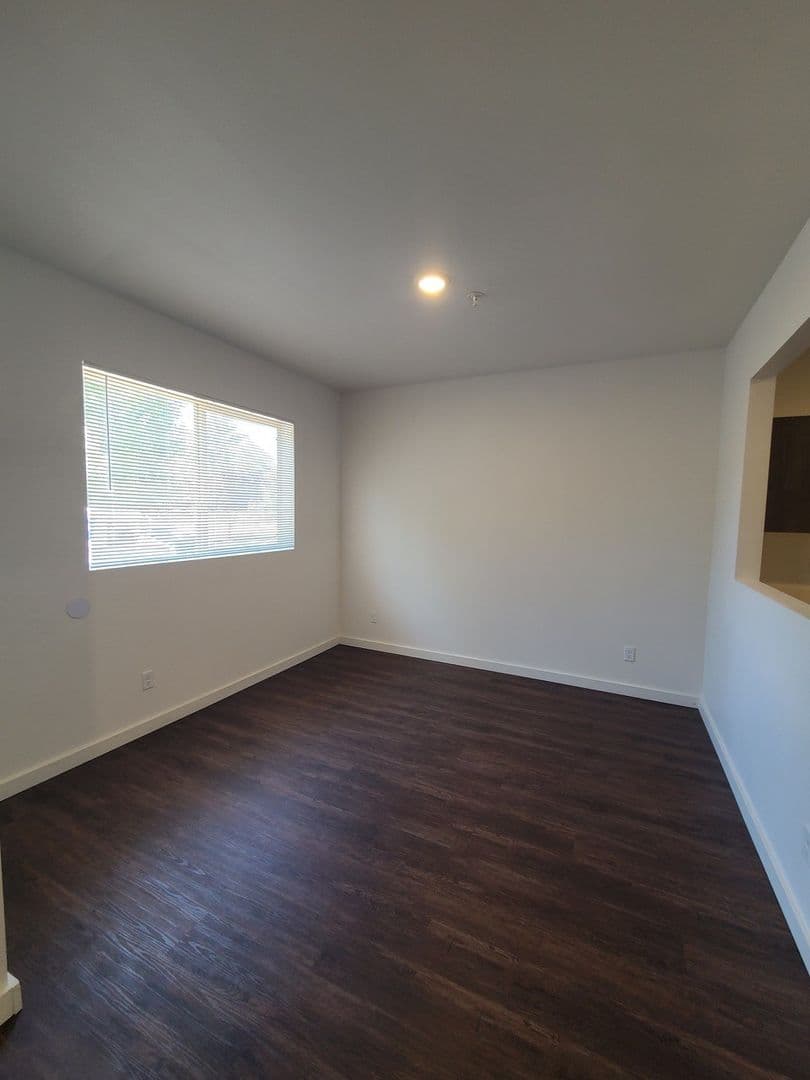 Sweet Home Apartment: 987 Long St