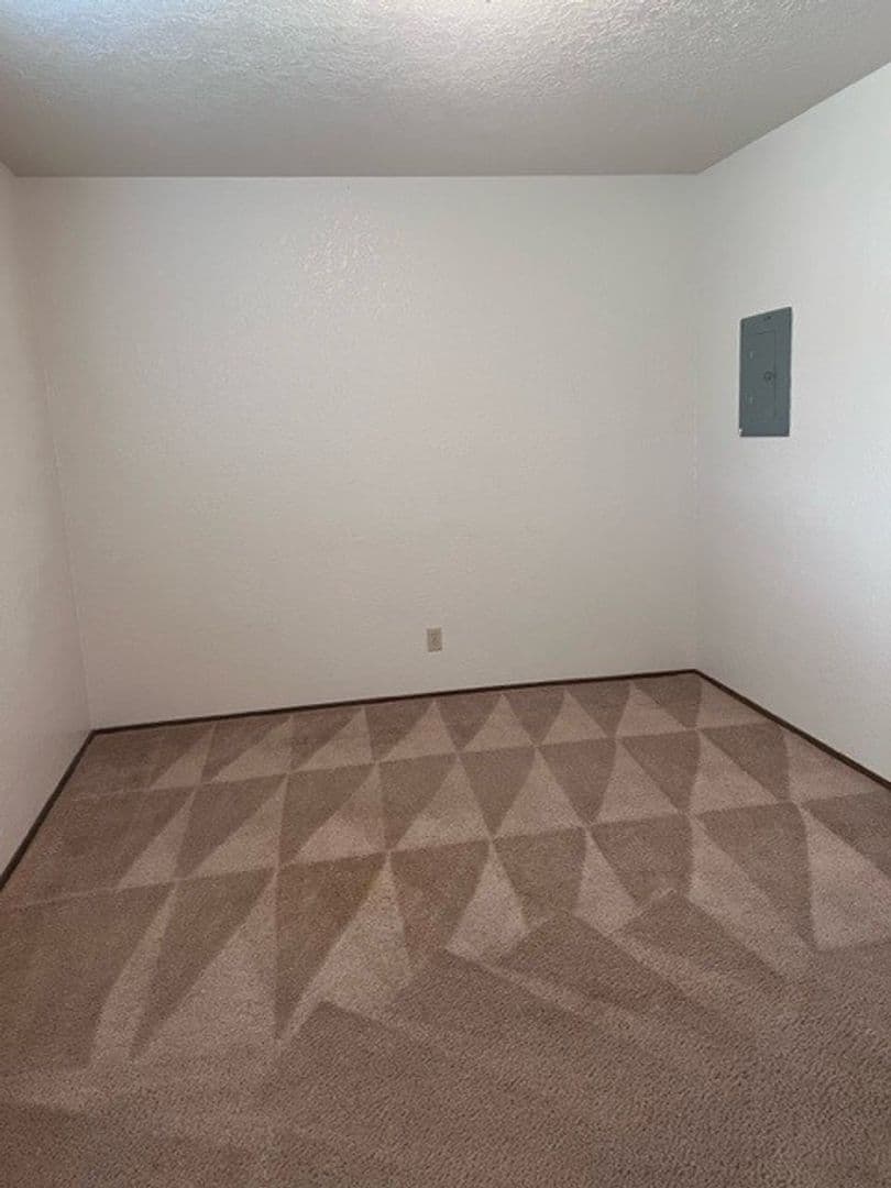 Keizer Apartment: 601 Chemawa Road N